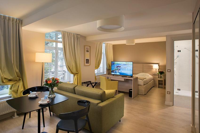 Domitys - Le Carillon D'Or Aparthotel Maubeuge Exterior foto
